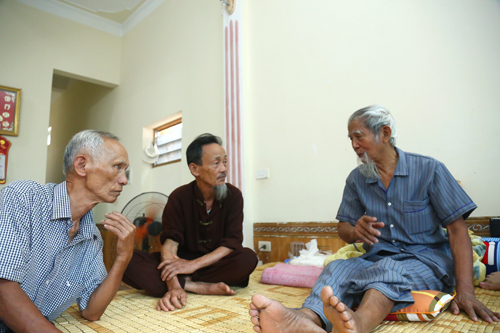 [-]Ông[-]Lê[-]Đình[-]Kình:[-]"Không[-]ai[-]ép[-]được[-]người[-]đứng[-]đầu[-]Hà[-]Nội"